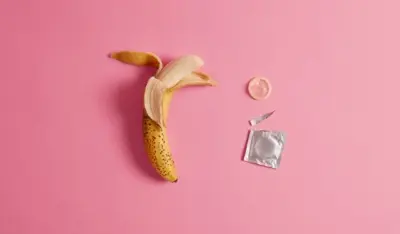 Condom and toy safe icon