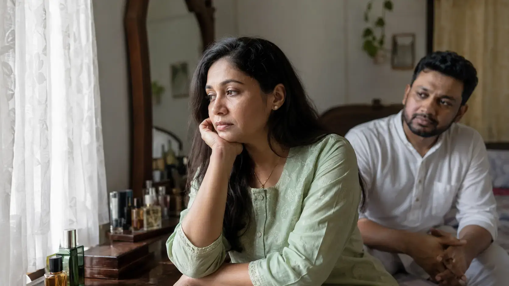 নিজের প্রতি দৃষ্টিভঙ্গি কীভাবে সম্পর্কে আবেগিক স্বস্তিকে প্রভাবিত করে